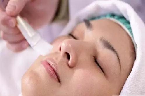 什么是果酸换肤和水杨酸换肤,果酸换肤没有脱皮就没有效果吗