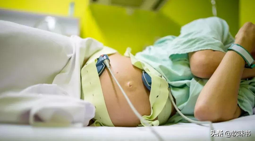 呼吸急促、大出血，女星产房视频曝光：命悬一线是常有的