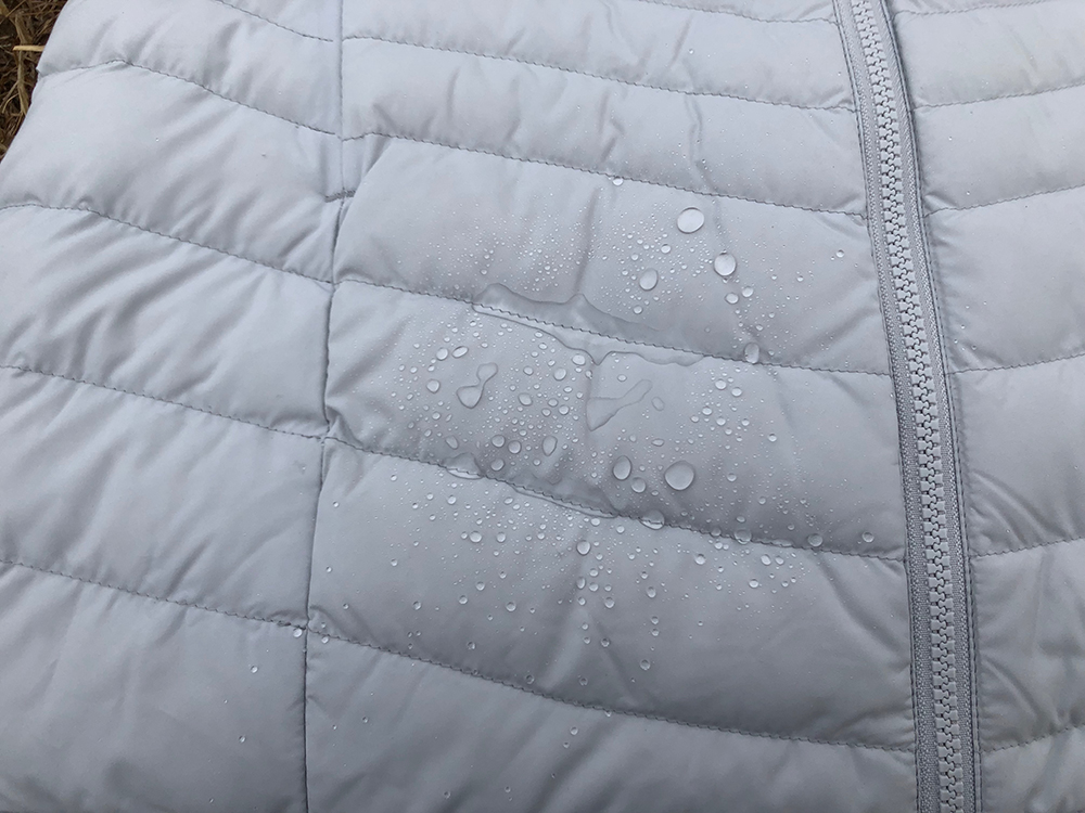 谁说暖冬羽绒服就会失宠？狼爪羽绒服评测，轻薄才是今年主打