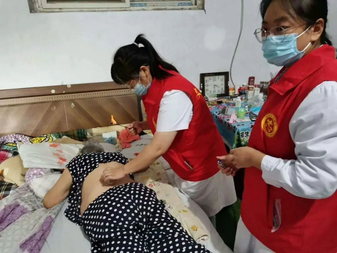 关爱老人，情暖夕阳：开封市人民医院中医科走进聚宝斋民族养老院