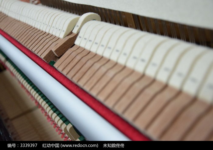 钢琴琴键按不下去是什么原因导致,钢琴琴键不响的原因及维修方法
