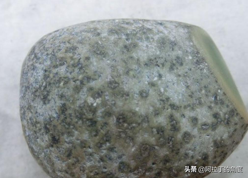 每天都有陨钻出现，别有用心的人不要再发布了，还石友一片净土