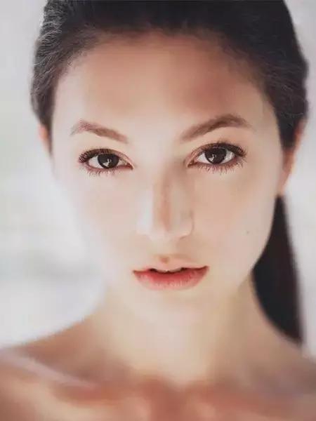 眼线笔晕妆的正确方法,眼线笔晕色怎么处理