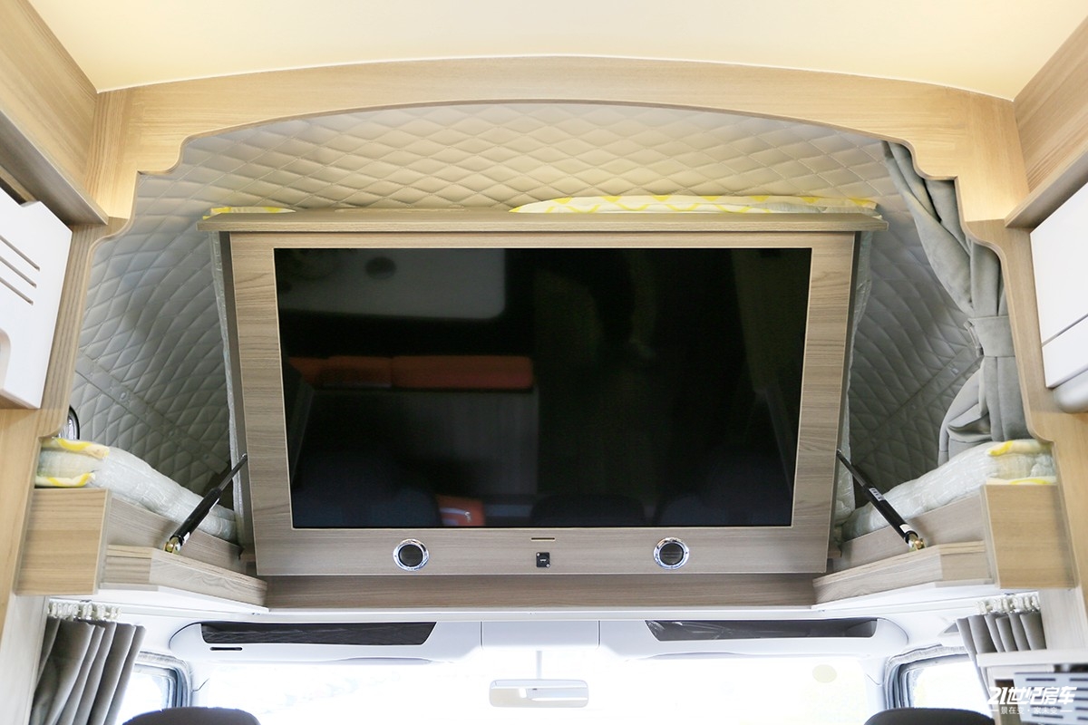 性价比入门房车,新飞国六平头轻卡房车