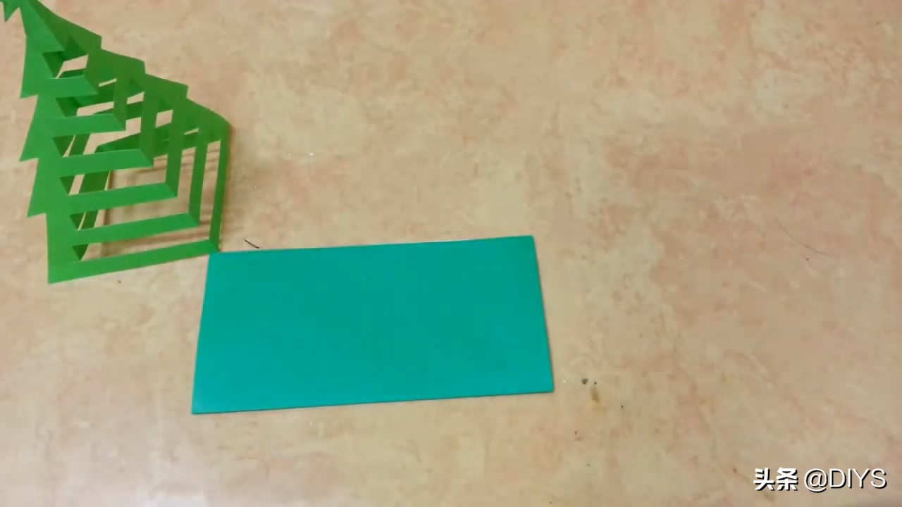 手工剪纸圣诞树需要什么材料,圣诞树剪纸手工8-10岁