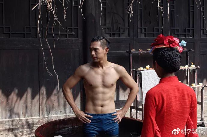 李现200斤未p照片曝光：你以为的腹肌男神，其实是自律狂魔