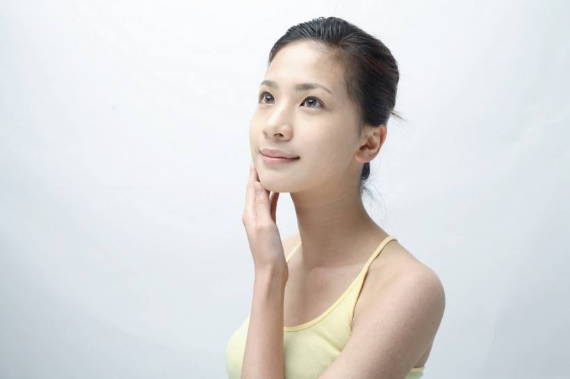 18岁女生反复长痘痘要怎么治疗,妹妹旁边长痘什么原因