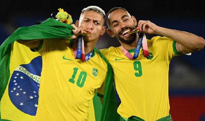 巴西男足拒穿中国服饰,巴西男足国家队队服