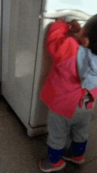 猝不及防一字马搞笑动图,搞笑gif倒立外加一字马