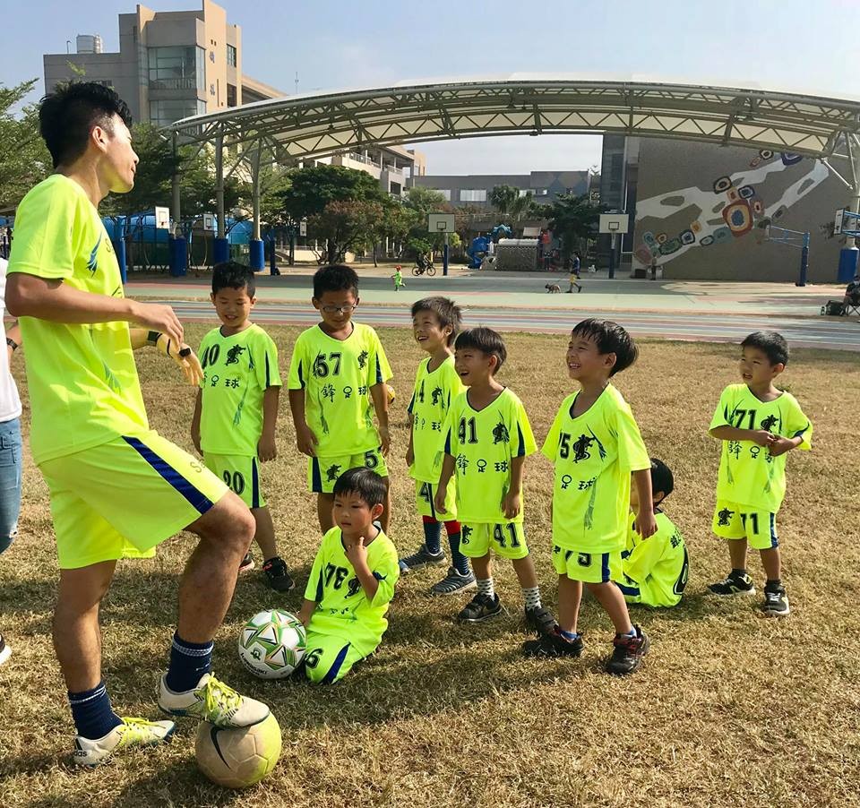 如何和孩子聊足球,幼儿足球应该从什么开始练习