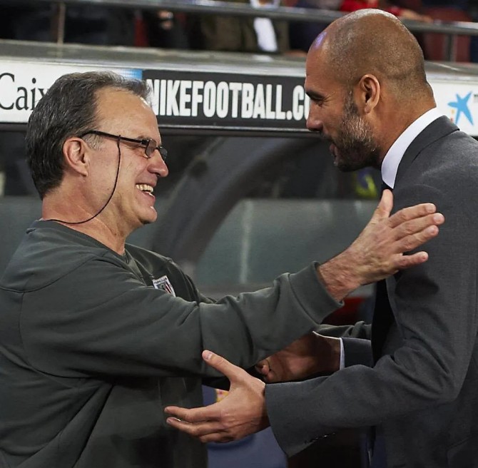 疯子贝尔萨简历,贝尔萨痴迷足球视频