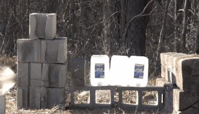 老外真会玩玩具枪,老外真会玩球体抛球