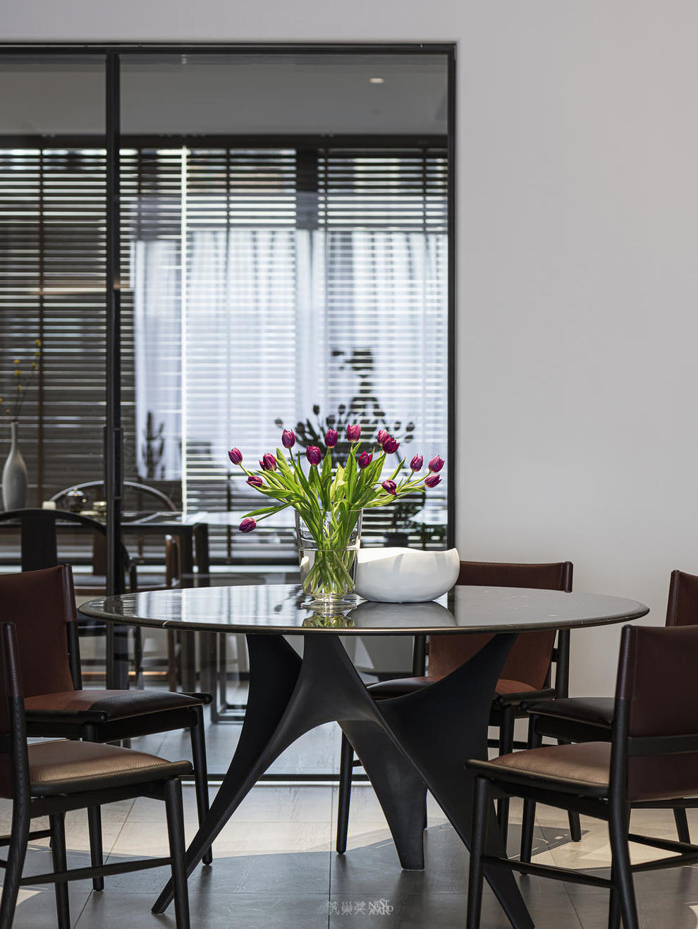 设计师梁彬：成都246㎡宁静致雅，黑与白交错空间