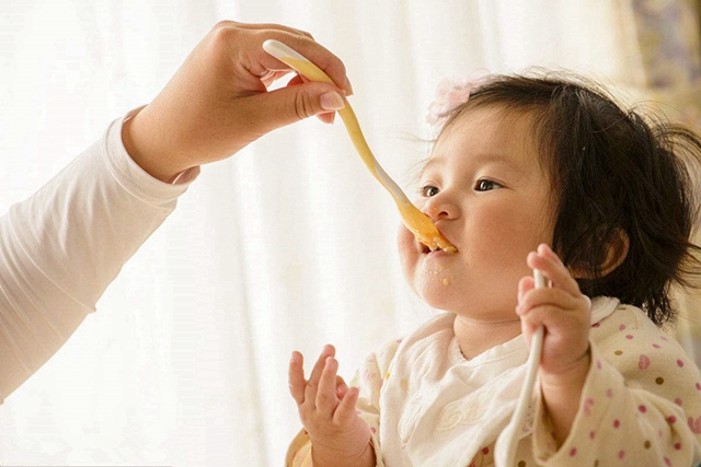 宝宝总是吃不饱,可能不是奶水不足,和三个原因有关,别忽视