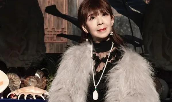 女教师辞职信朋友圈,女教师因一封辞职信走红网络