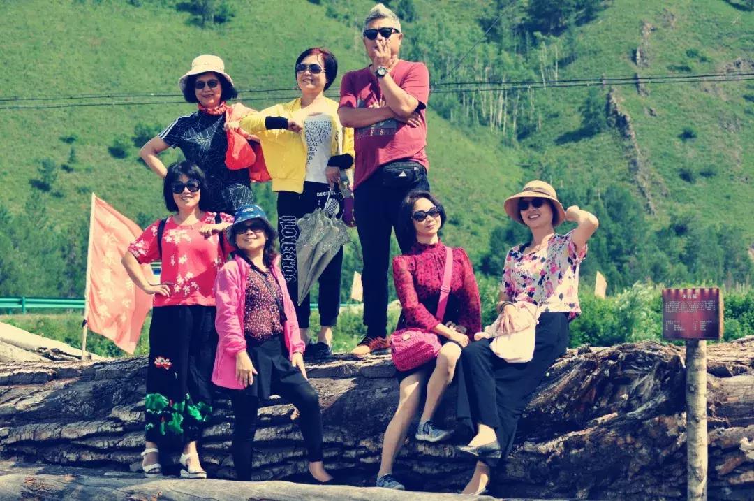 几个闺蜜自驾游的视频,一群闺蜜旅行视频