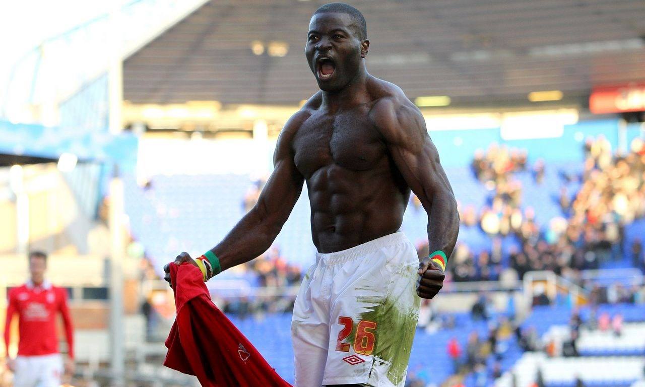 世界足坛最强壮的六位黑人运动员！埃洛科比上榜，榜首被称为坦克