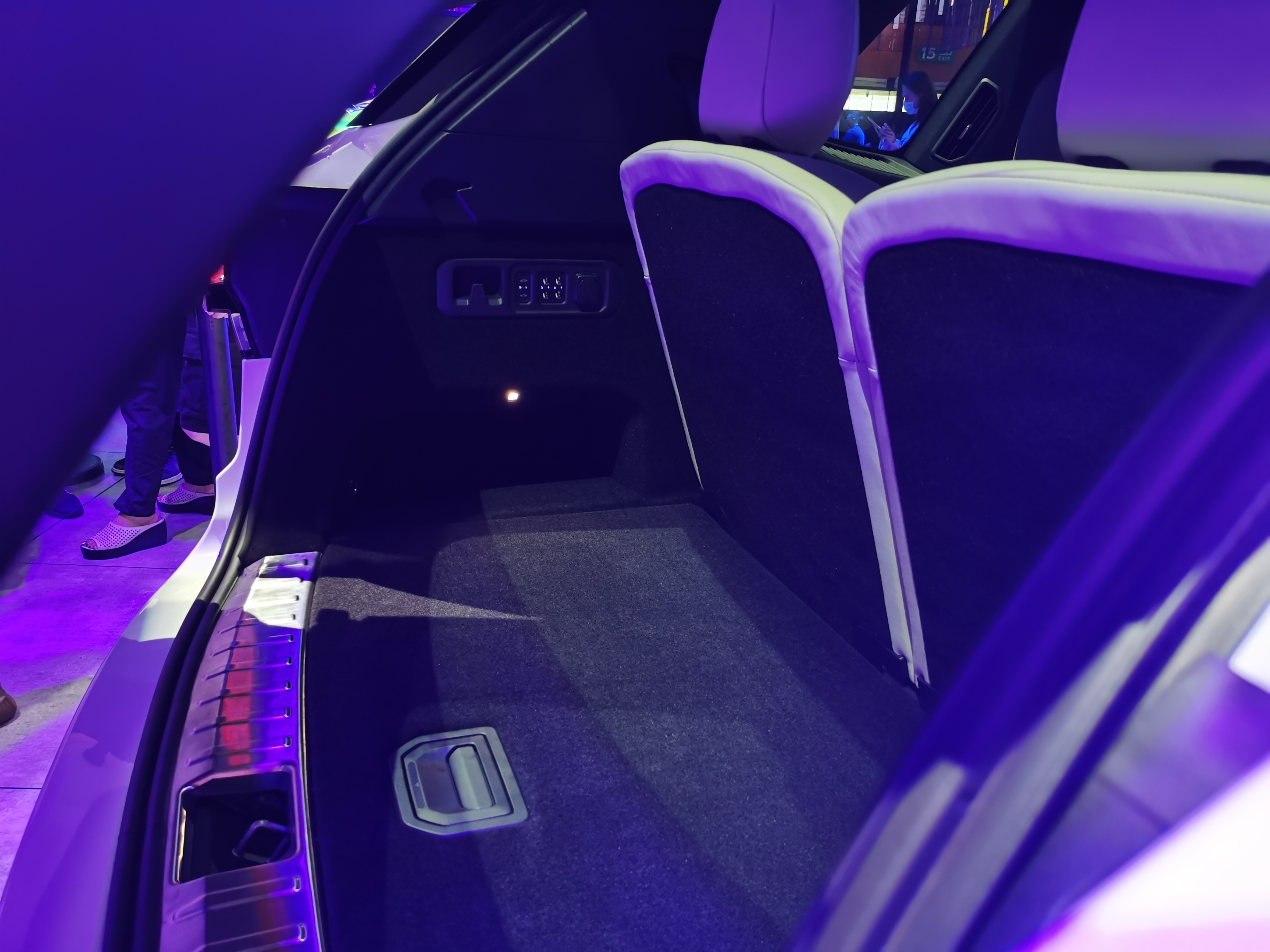 领克09phev和xc90phev区别,领克09音响和沃尔沃xc90音响对比