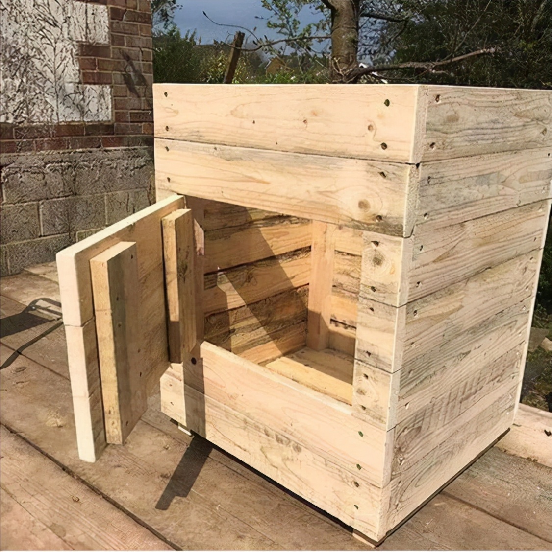 自制楼顶花坛方法及图片,菜园自制木板花坛围栏废物利用