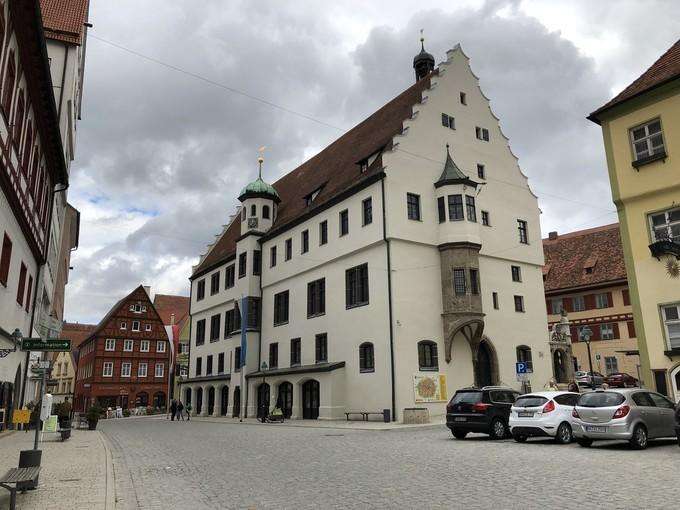 绝世钻石城，世界上钻石最多的城市，用七万吨钻石打造房屋