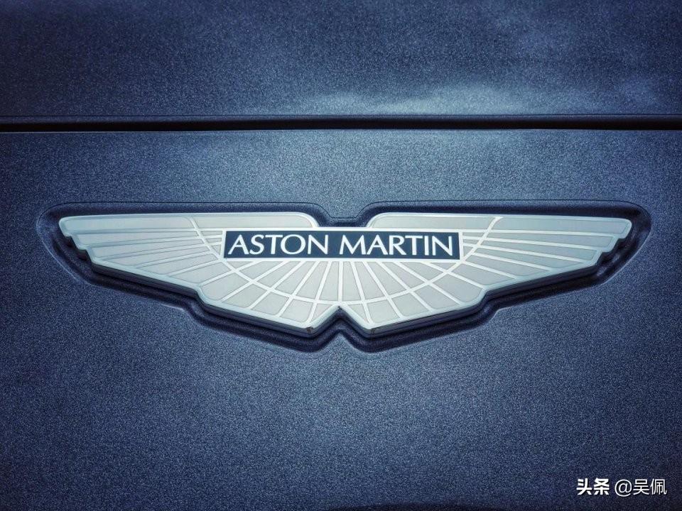 300万的阿斯顿马丁视频,阿斯顿马丁dbx2024款评测