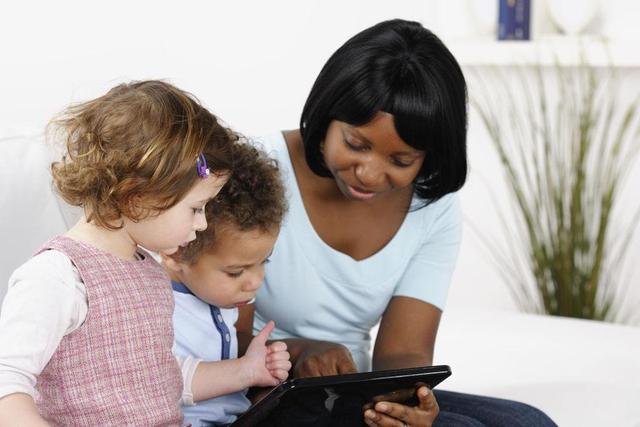 孩子模仿父母的不良行为的例子,当孩子开始模仿大人家长要注意了