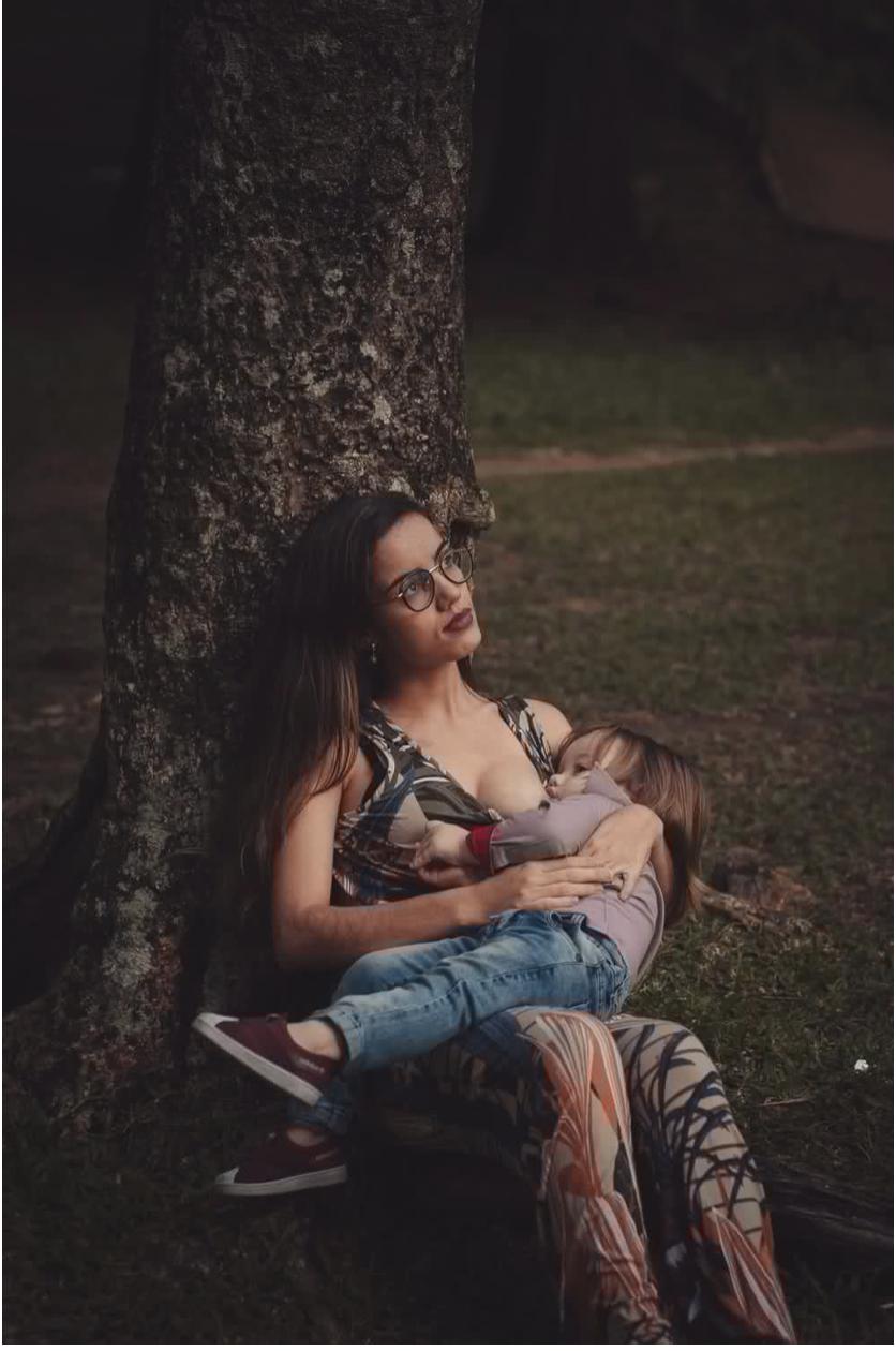 宝妈溢奶的原因及解决办法,宝妈涨奶会自动流出吗