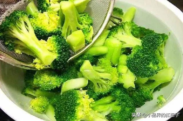 西兰花在盐水里泡了一夜还能吃吗,西兰花用碱水洗能不能洗掉农药