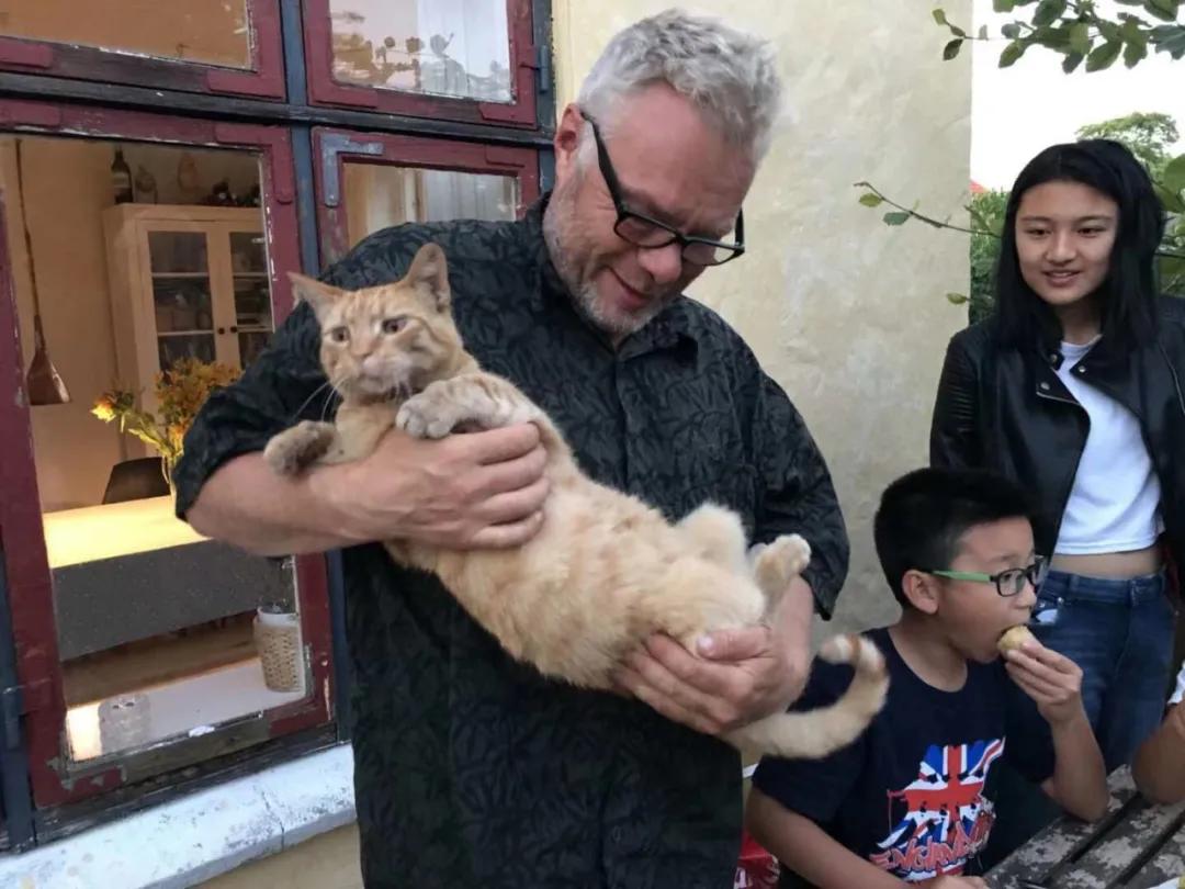 猫和唱片的共通之处？“都很破财！”|专访画家健一