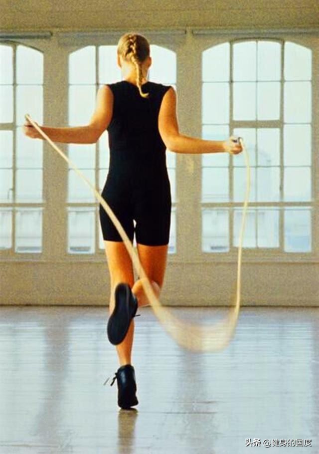 跳绳可以说是减脂利器，但很多人都不会用，它的讲究可真不少