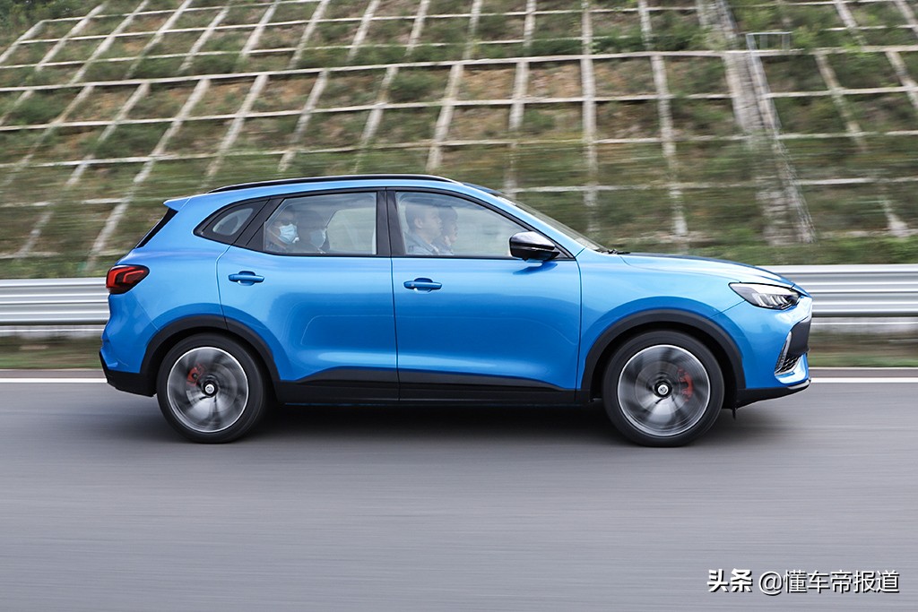 上汽名爵mg领航suv自动挡价格多少,运动轿车与家用轿车乘坐体验