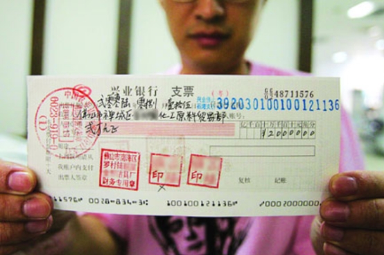 个人存支票最多是多少,在银行存多少钱可以自己写支票