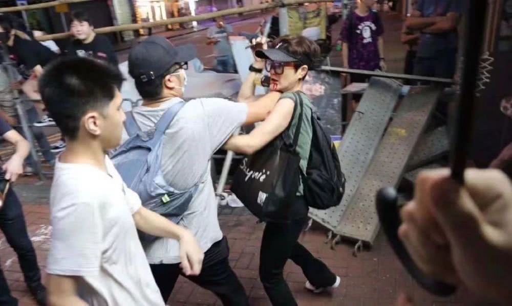 最近,一小撮暴徒正在香港大搞“黑色恐怖”