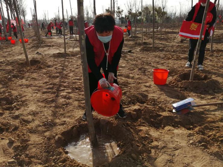 濮阳示范区文明办开展“寻找身边的雷锋随手拍”主题活动