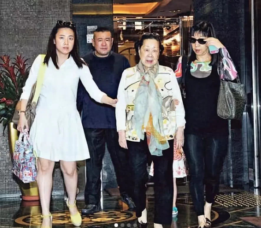 甘比为什么能打败关之琳,打败李嘉欣的豪门阔太