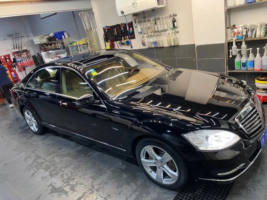 奔驰w221升级新款w222s450外观,老款奔驰w211e260翻新整备
