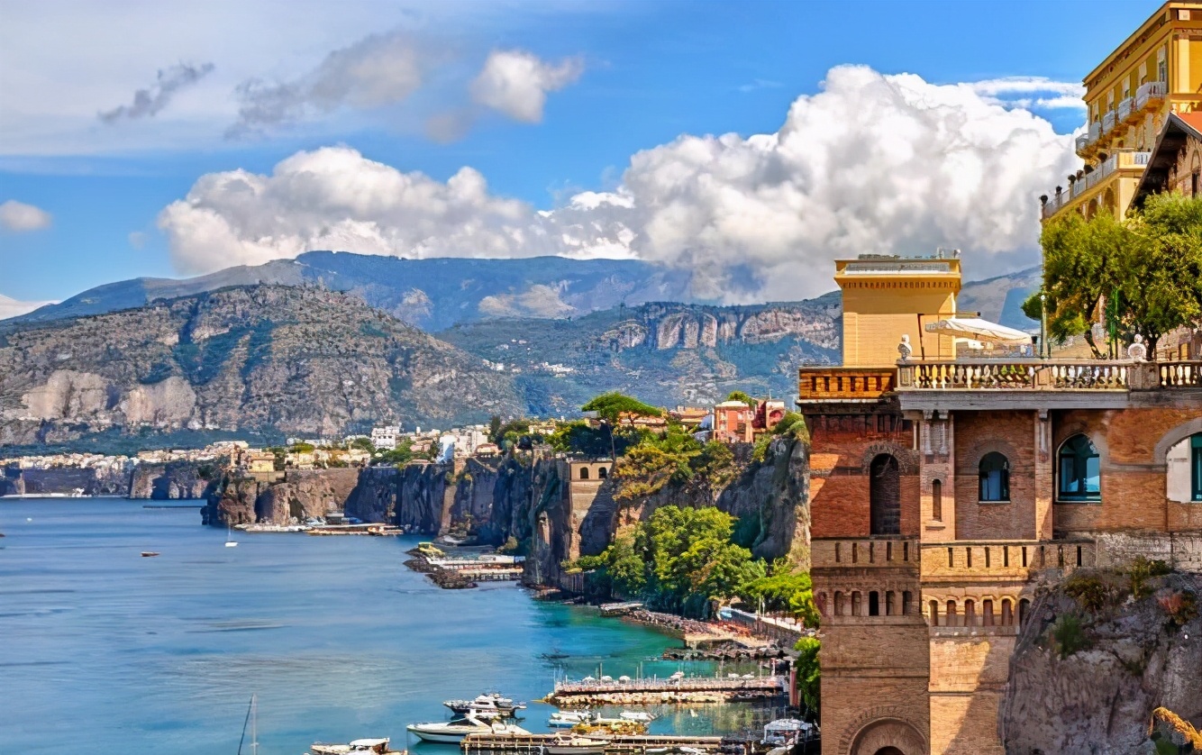 足球环境越来越好了,足球阵型变化过程