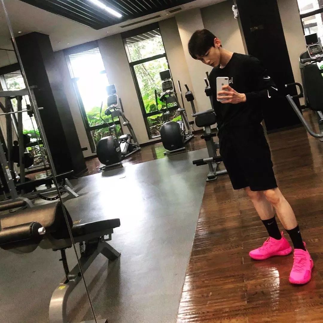 白敬亭有多爱白鞋,白敬亭老了之后的样子