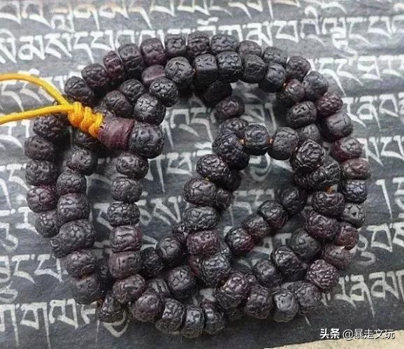 金刚菩提手串发黑怎么回事,金刚菩提子盘玩后颜色发黑