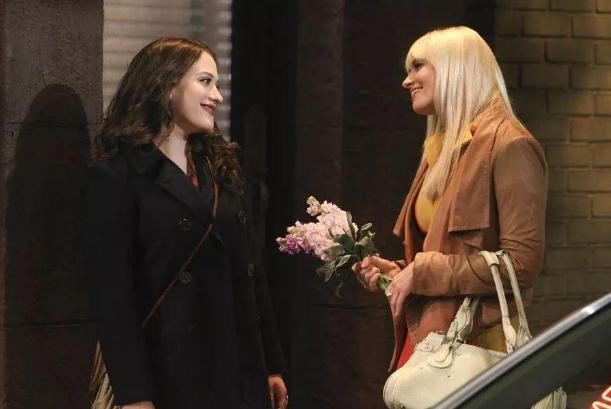 美剧《破产姐妹》：聪明上进的卡洛琳，为什么偏偏会遭万人嫌呢？