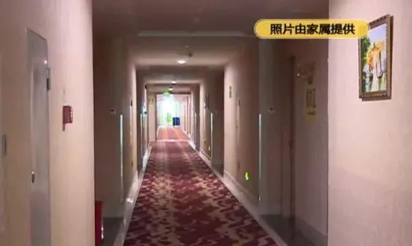 酒店浴室玻璃爆裂8岁小孩,小孩洗浴摔倒事件
