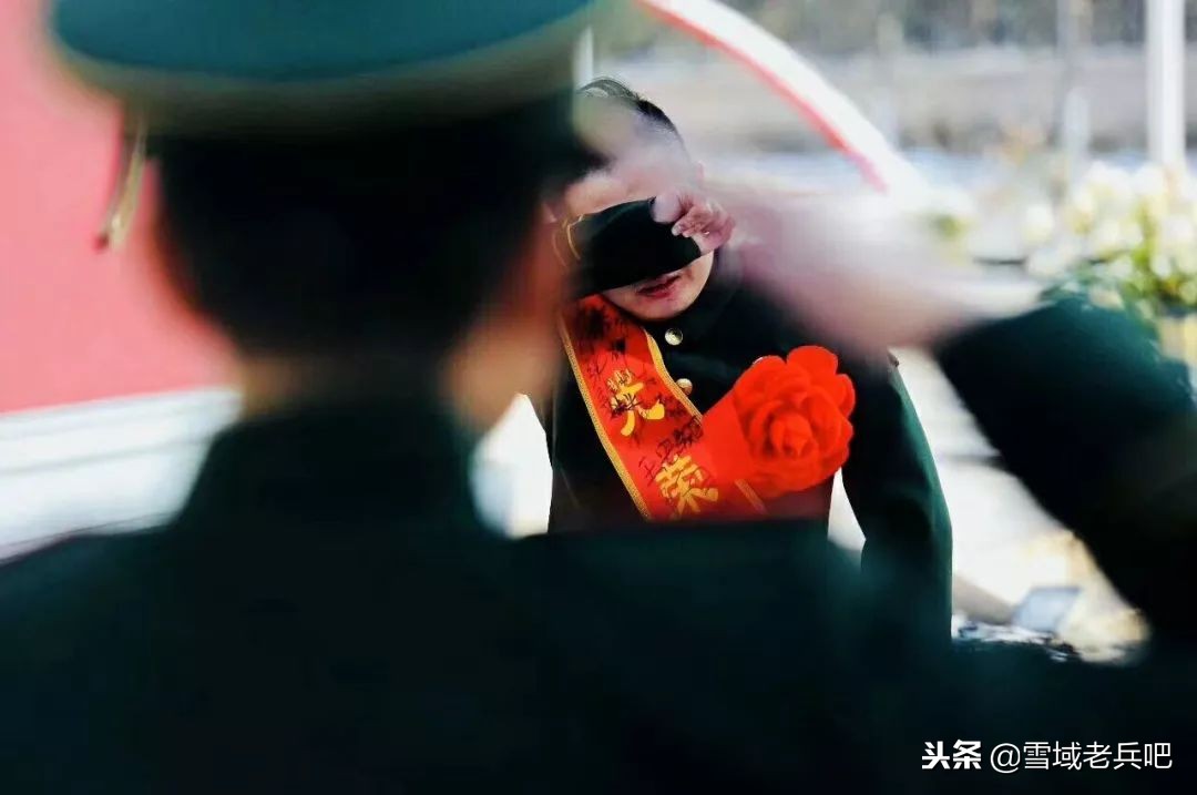 最后一个军礼原唱,最后一个军礼歌曲