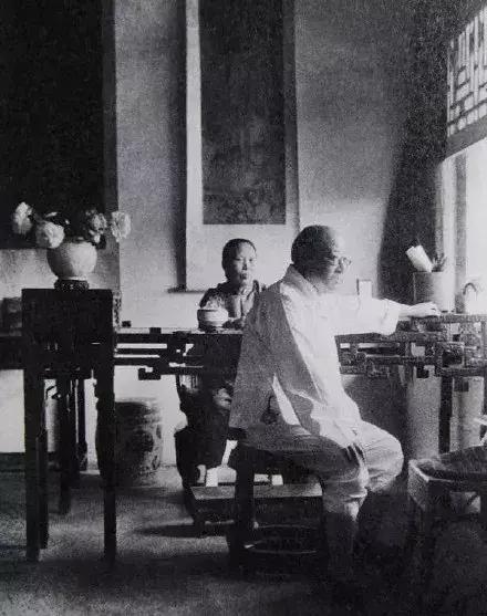 斤墨工巧：一桌六腿的进化与消亡