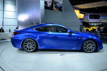 被网友比作“F16战斗机”的平民跑车，碾压野马大黄蜂