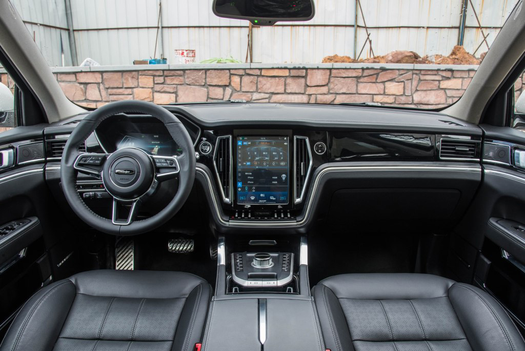 保时捷新款30万左右内饰方向盘,保时捷车的方向盘有几种