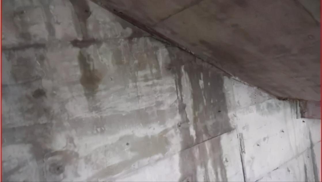 下水管与楼下楼板连接处渗水,混凝土楼板渗水原因