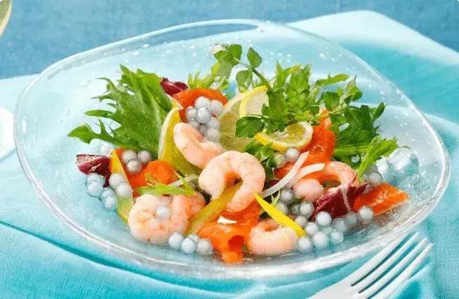 日本流行鼻孔塞珍珠自拍是什么梗？对不起，是我不懂时尚