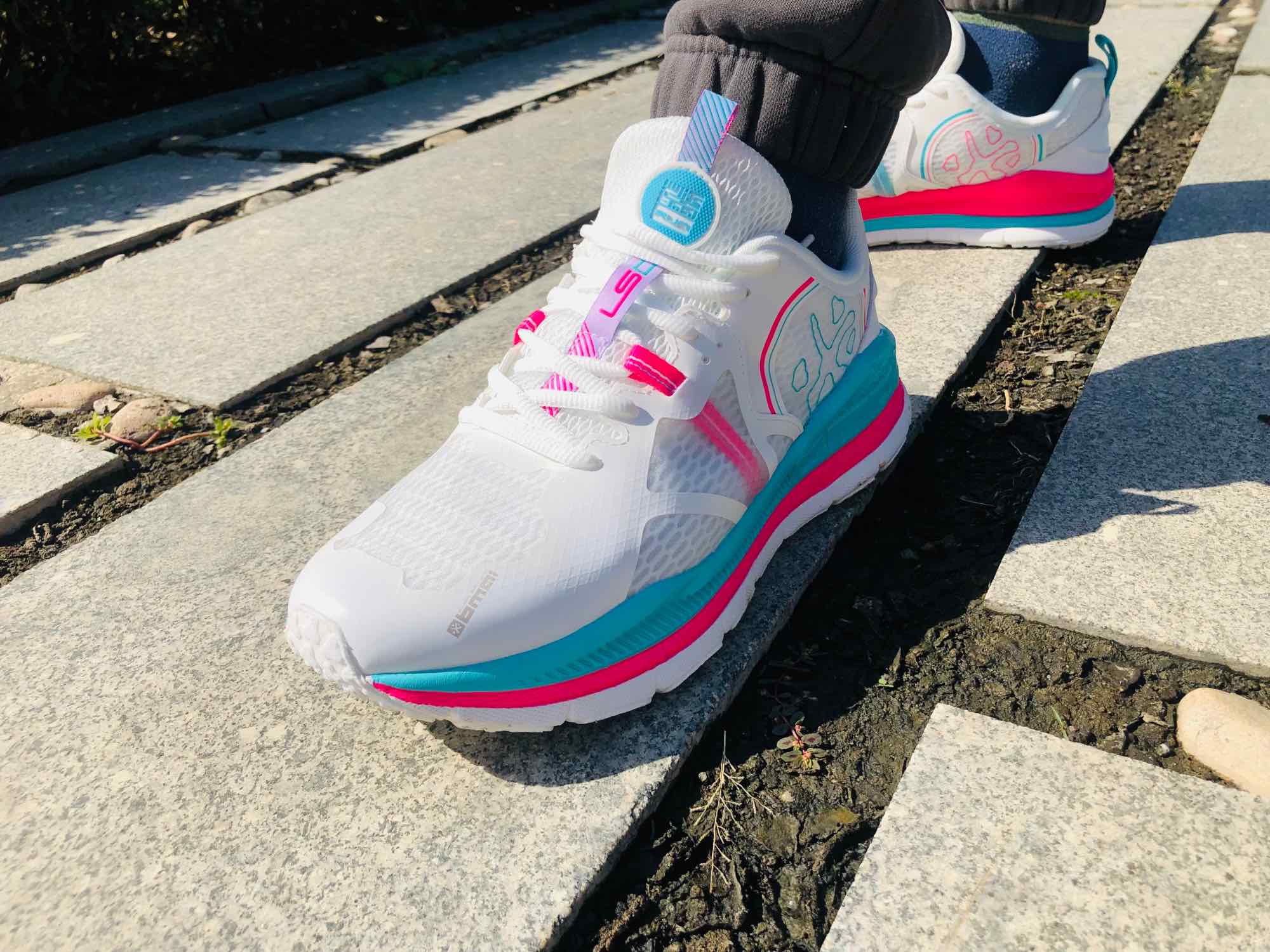 最适合中国人的跑鞋？亲测必迈老爹慢跑鞋，脚感完全不输大牌