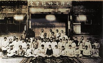 绛帷独拥人争羡,到处咸推吕碧城