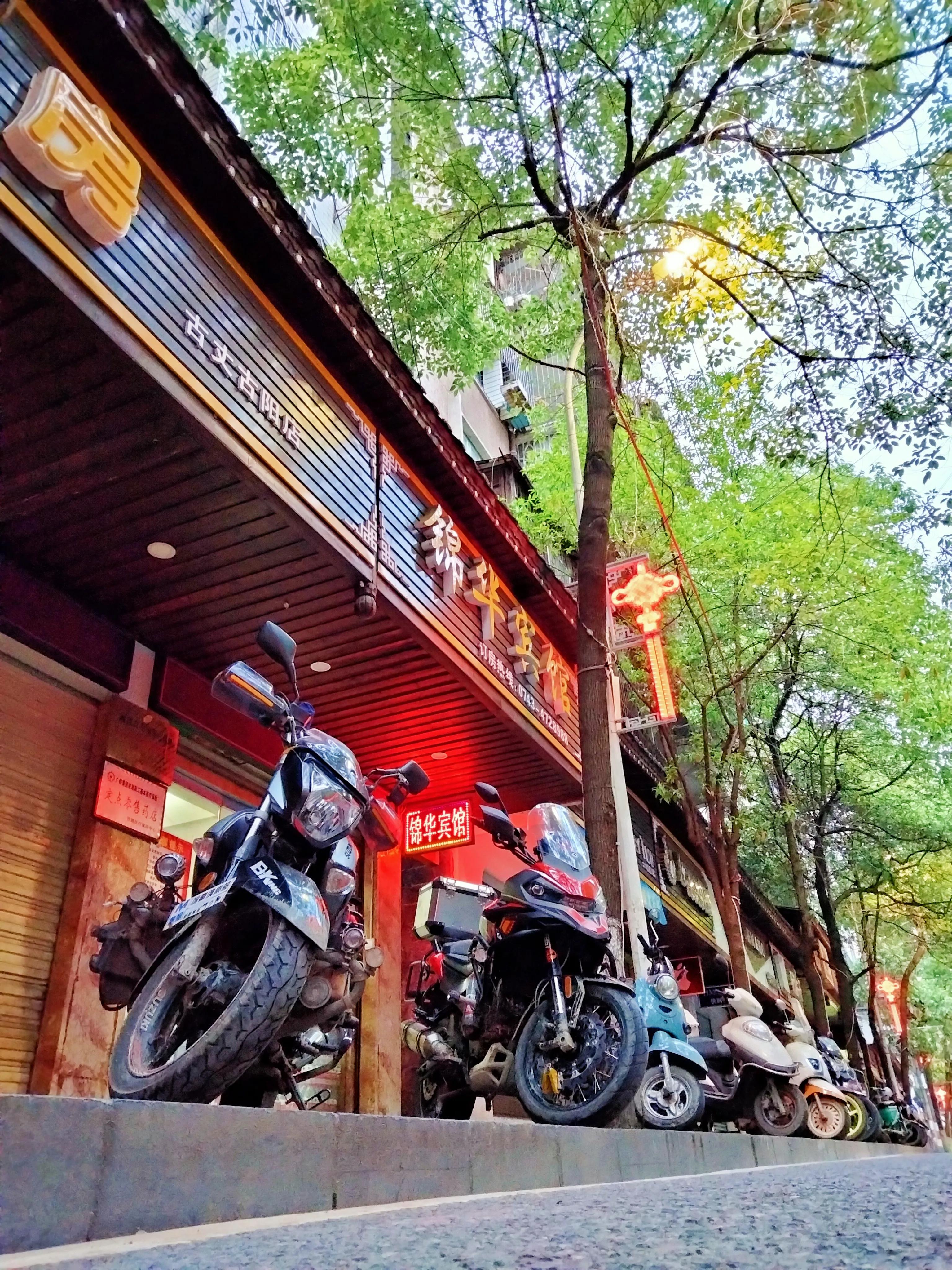 运动老乡（69）五人摩途挂壁公路历奇境